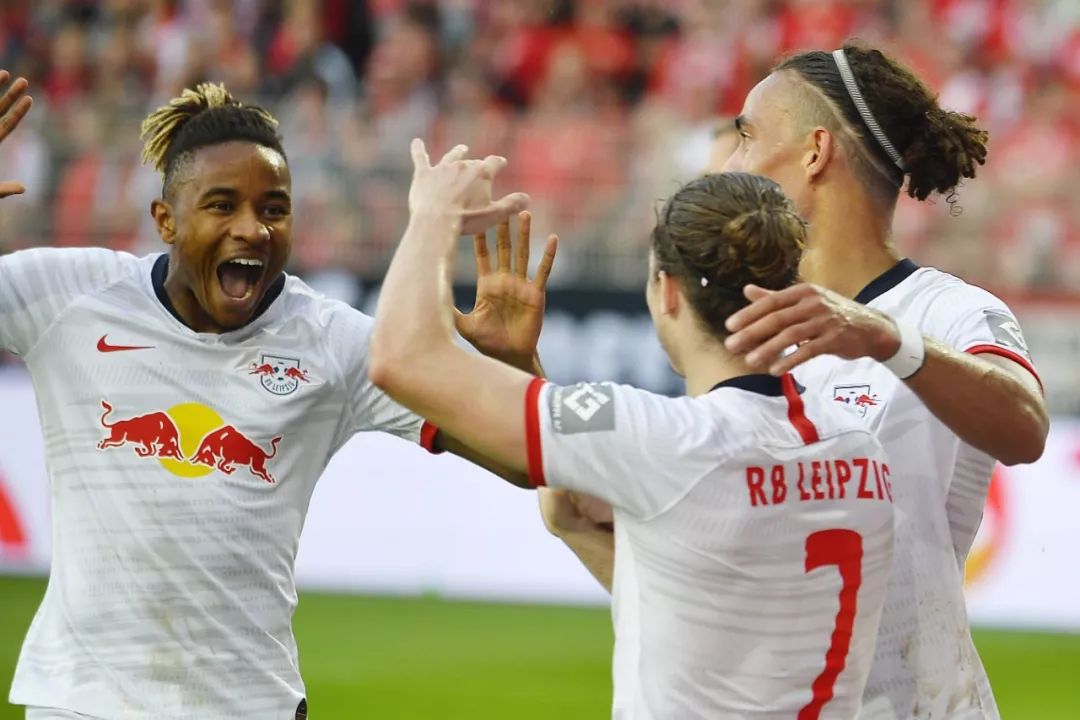 关于曼联力克多特蒙德，恩昆库爆发神勇的信息