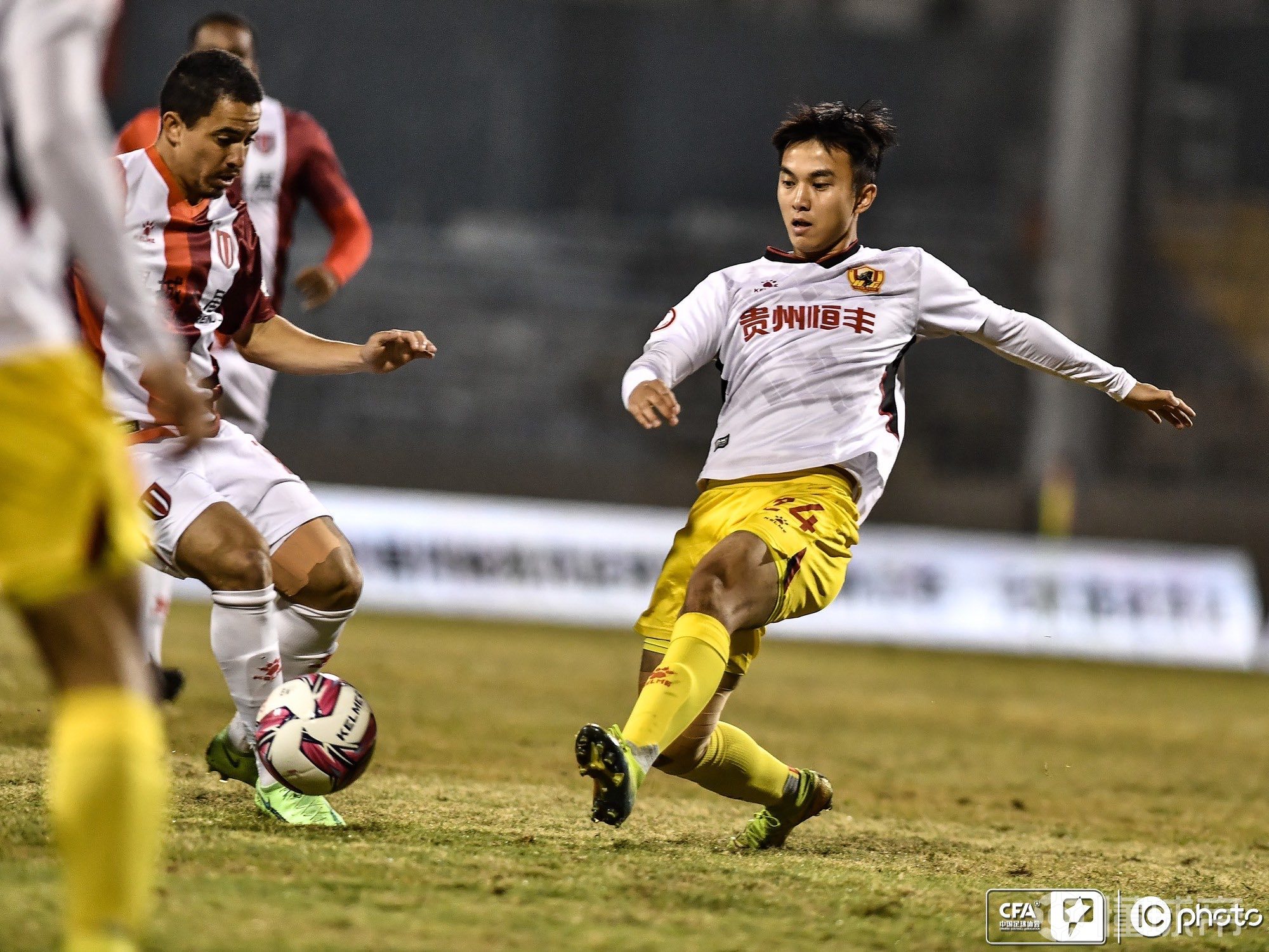 PG电子游戏-贵州队在比赛中追赶对手，寻求胜利