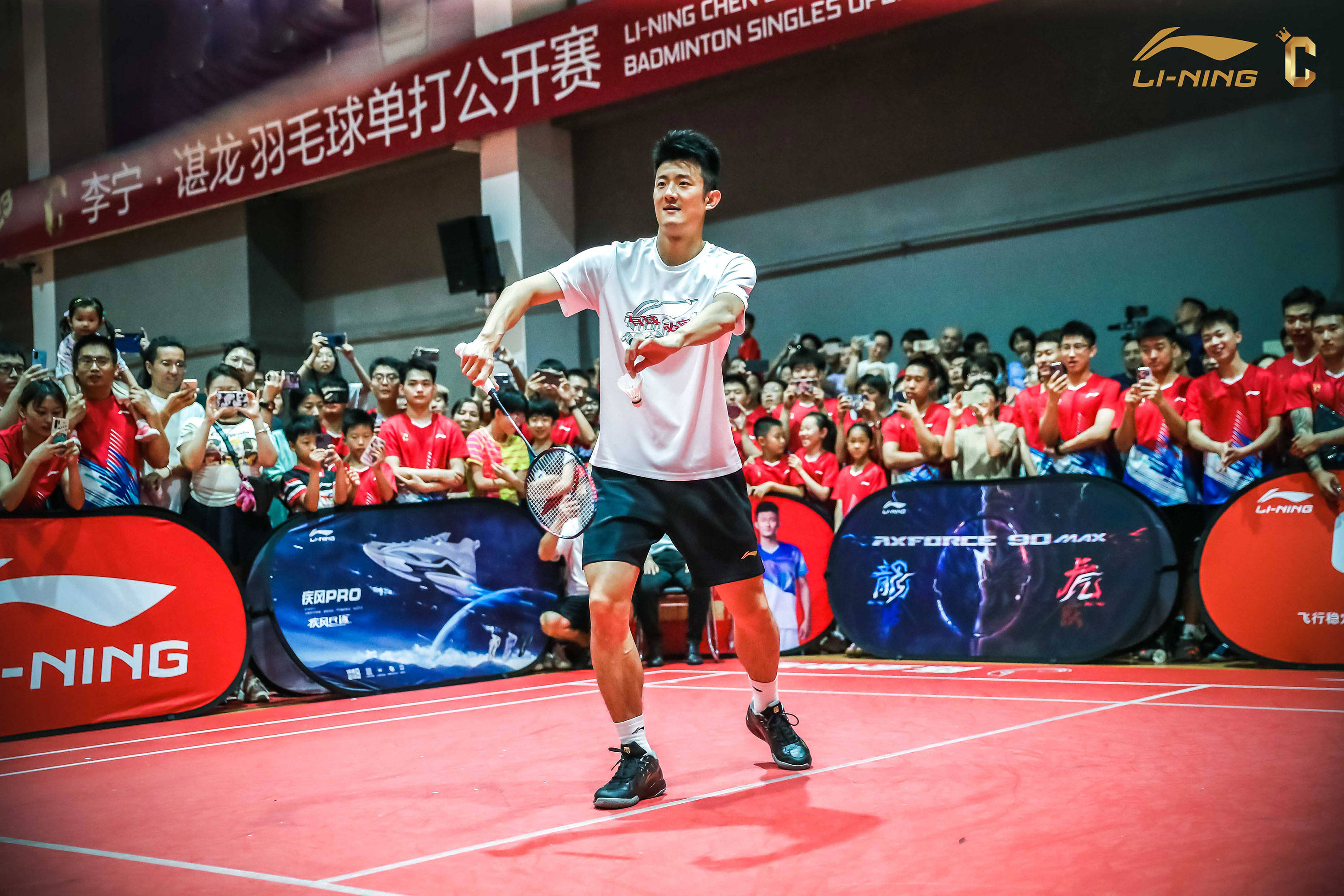 中国羽毛球队横扫英格兰羽毛球队，谌龙送出助攻的简单介绍