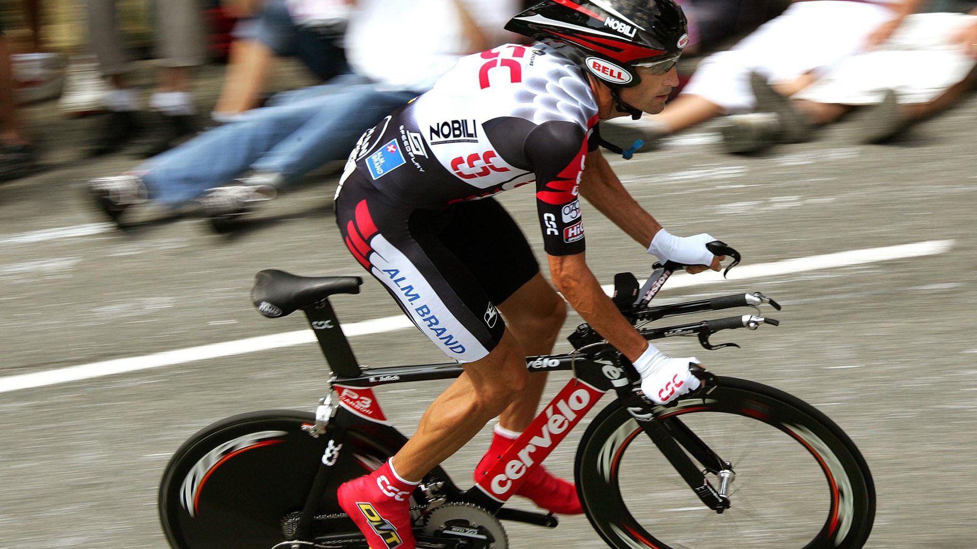 赛道之巅,爱德华兹的炽热之夜