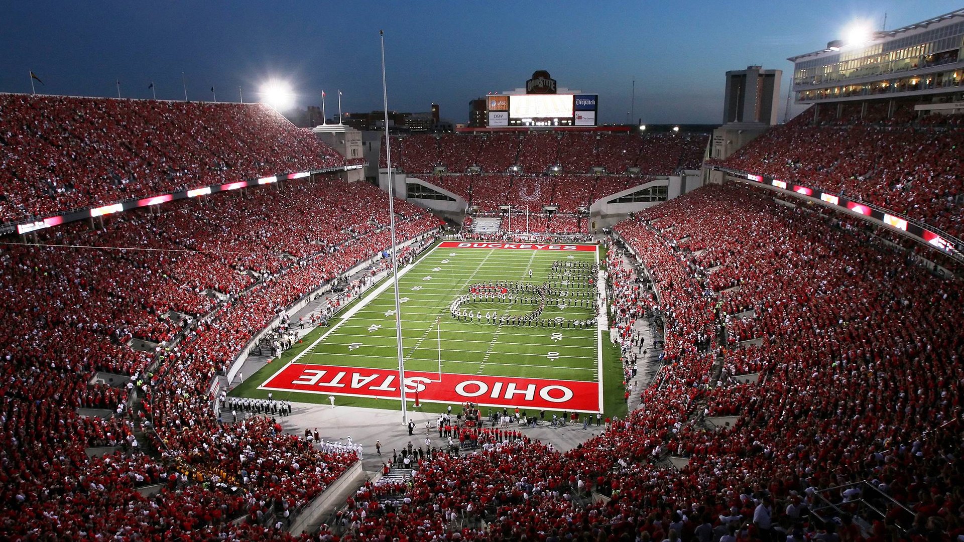 赛道上的王朝更迭，皮亚斯特里统治全场，红牛车队横扫索伯