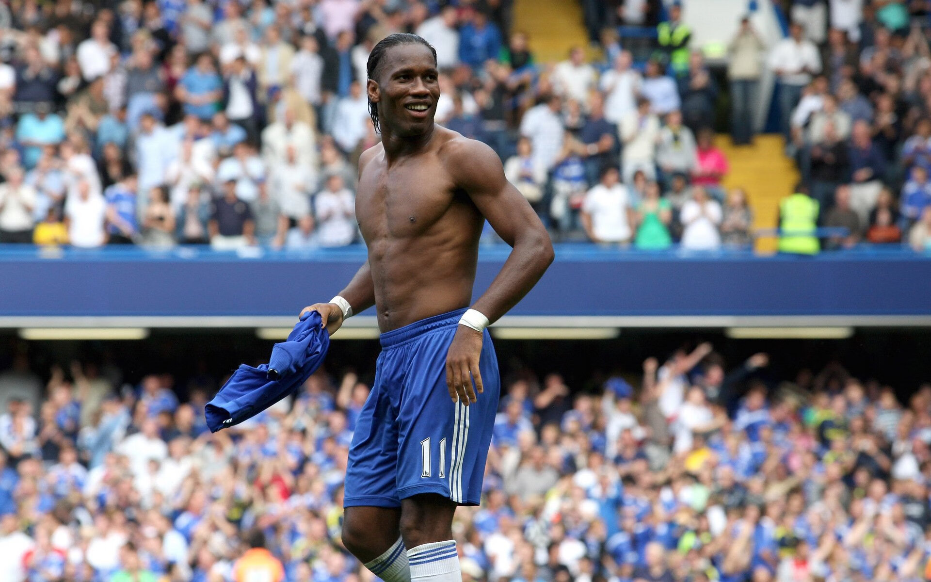 绿茵双线,英超争冠白热化,爱尔兰足球的强势崛起与波兰启示