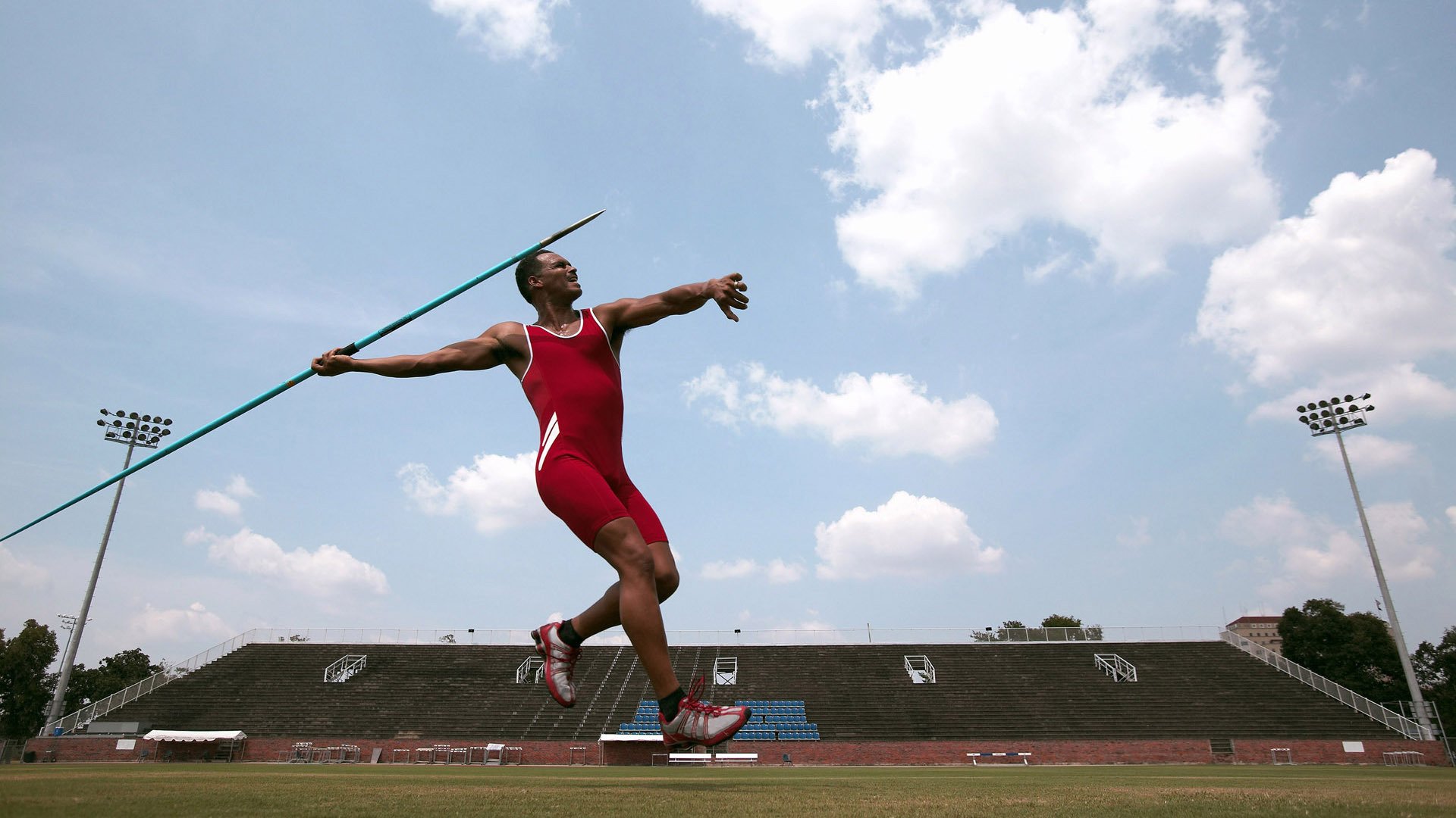 保罗关键战不手软，鹈鹕强行终结广厦队—新老传承下的决胜时刻